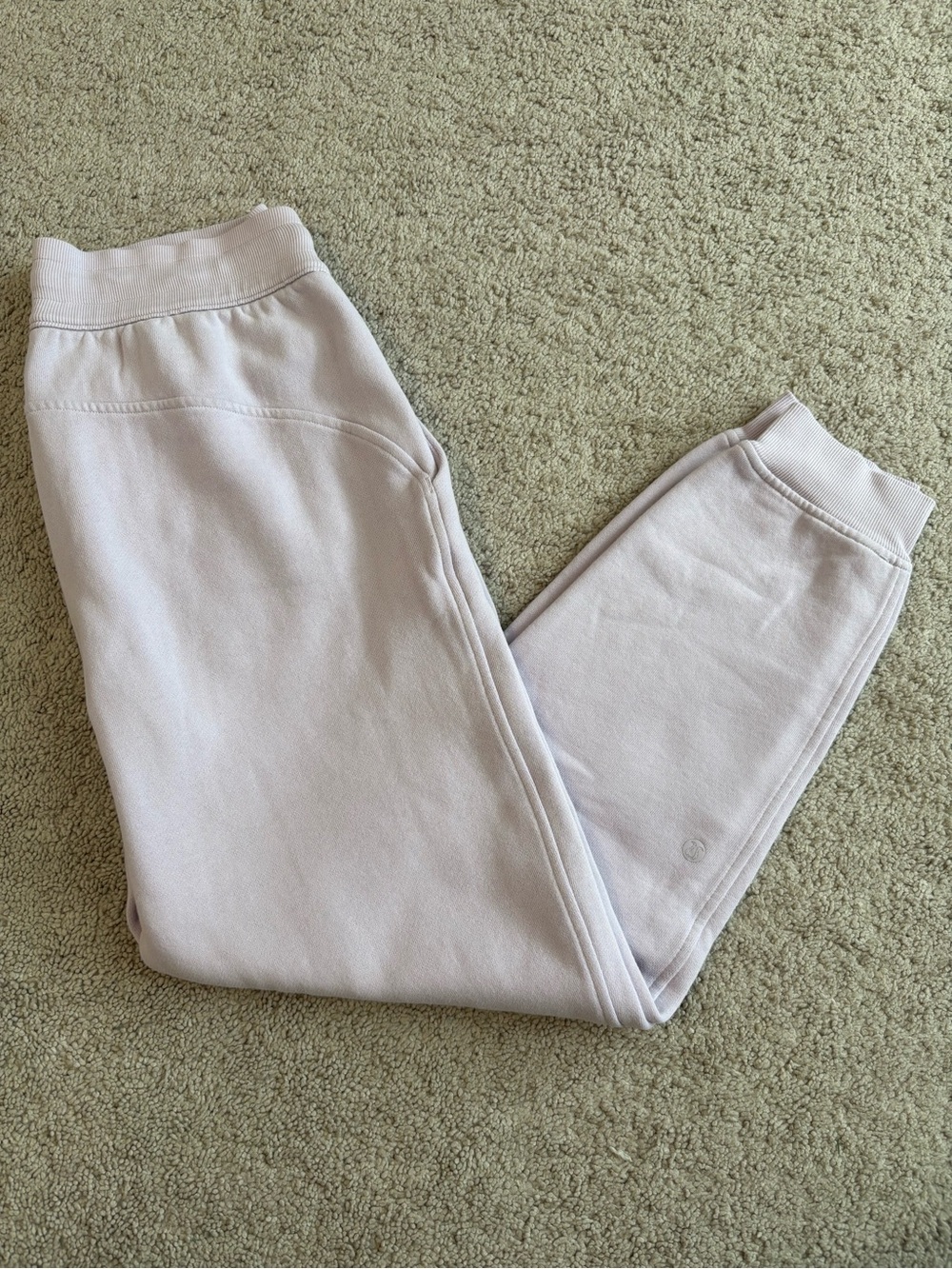 lululemon athletica Scuba Joggers, Pale Lavender Women's 6, **blemish